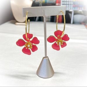 💕Beautiful Coral Color Enamel Hibiscus Hoop Fashion Earrings Gold Tone💕